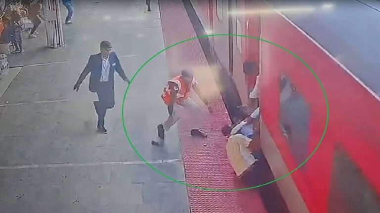 Video: ಚಲಿಸುತ್ತಿರುವ ರೈಲು ಹತ್ತಲು ಹೋಗಿ ಬಿದ್ದ ತಂದೆ-ಮಗನನ್ನು ರಕ್ಷಿಸಿದ ಆರ್​ಪಿಎಫ್ ಸಿಬ್ಬಂದಿ – Kannada News | Seconds From Disaster, Railway Officer’s Brave Rescue Caught on Camera